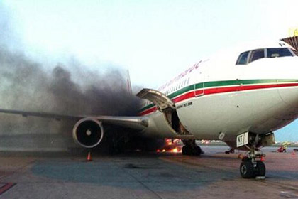 В аэропорту Монреаля загорелся авиалайнер