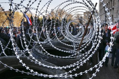 США отгородят Украину от Крыма колючей проволокой