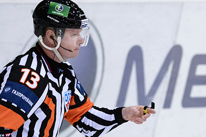 Судье сломали нос в матче КХЛ