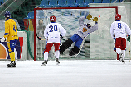 Российский ЧМ-2015 по бенди покажут при помощи камер на шлемах игроков