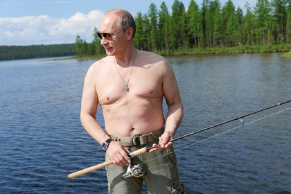 Японский премьер подарил Путину набор для рыбалки