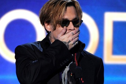 Джонни Депп шокировал публику своим поведением