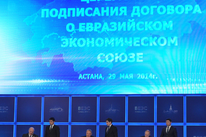 «Известия» узнали о планах отказа от доллара в Евразийском союзе