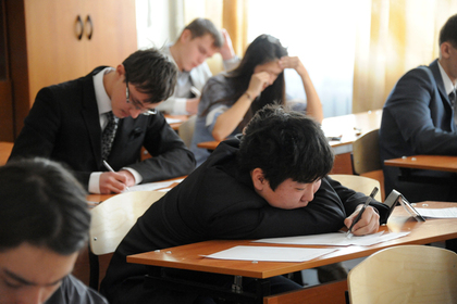 Талантливым старшеклассникам предложили выплачивать стипендии