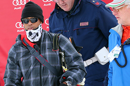 Папарацци камерой выбил зуб Тайгеру Вудсу