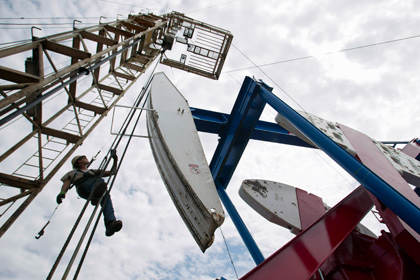 Цена на нефть превысила 63 доллара за баррель
