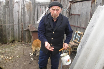 Школьники в Ленинградской области закидали камнями бывшего узника концлагеря