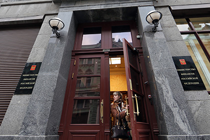 Минфин предложил повысить пенсионный возраст для чиновников до 65 лет