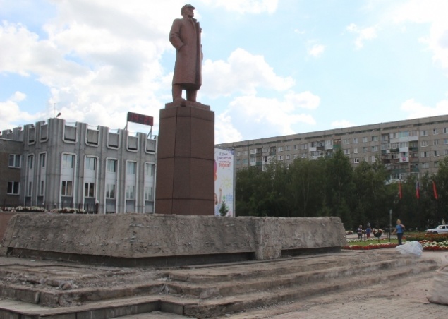 На площади 300-летия Ачинска начата реконструкция памятника В.И.Ленину