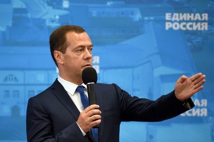 СМИ узнали о решении ЕР поставить Медведева во главе списка на выборах в Думу