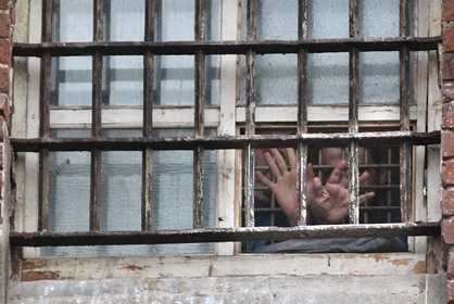 В СИЗО разрешат электрочайники и щипчики для ногтей