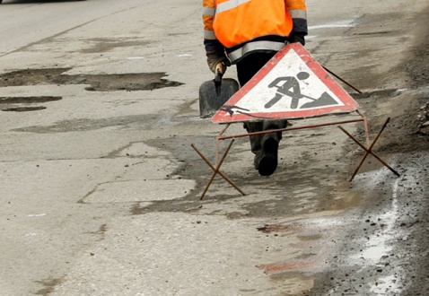 Голодовку из-за миллионных долгов по зарплате объявили дорожники Ачинска