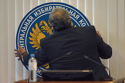 В России возросло число случаев порчи агитационных материалов