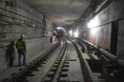 В нью-йоркском метро сошел с рельсов поезд