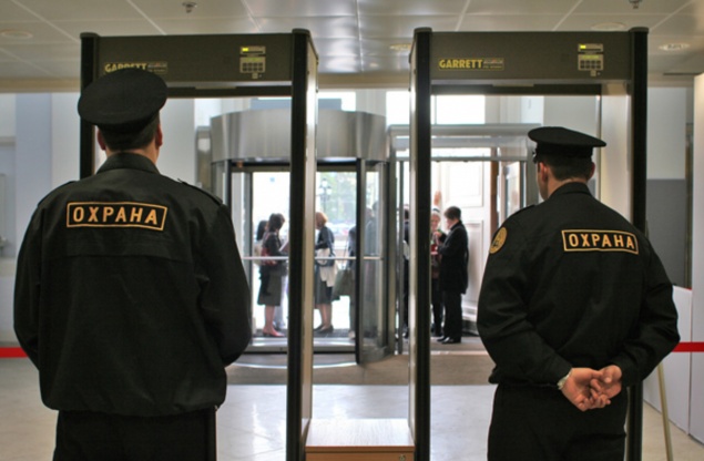 Частным охранникам в России намерены передать часть функций полиции