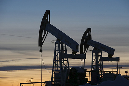 Россия и Саудовская Аравия договорились заморозить добычу нефти