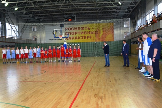 В Ачинске прошла серия мастер-классов по баскетболу среди ребят из детско-юношеской спортивной школы «Центра игровых видов спорта»