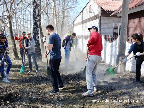 В Ачинске состоялся общегородской субботник
