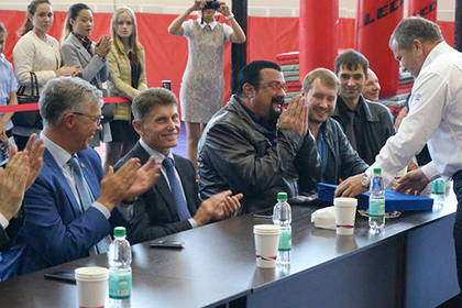 Стивен Сигал займется развитием спорта и благоустройством на Сахалине