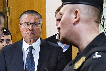 На Улюкаева надели электронный браслет