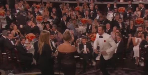 Райан Рейнольдс расцеловал Эндрю Гарфилда на «Золотом глобусе»