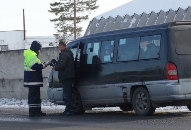 Госавтоинспекторы контролируют пассажирский транспорт
