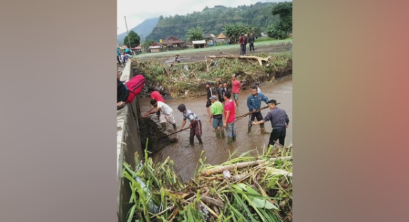 Из-за схода оползней на Бали погибли 12 человек