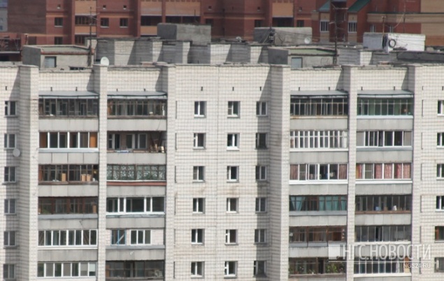 Управляющие компании заставляют красноярцев сносить остекление на балконах