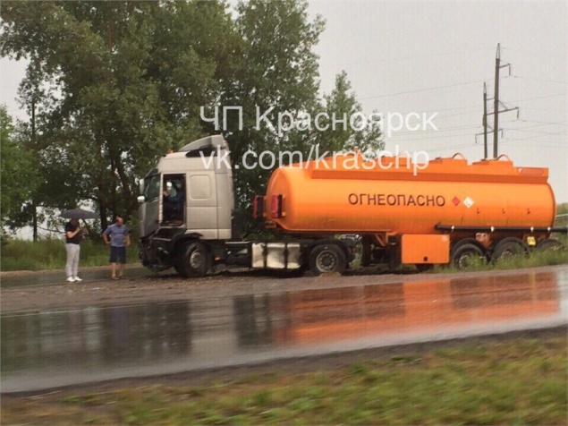 ВАЗ разорвало в жуткой аварии с бензовозом