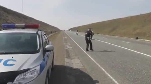 За мотоциклистами следят с воздуха