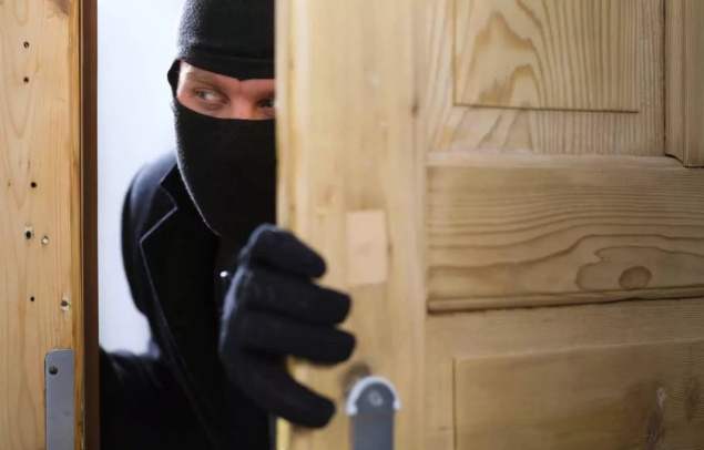 В Ачинске полицейские задержали подозреваемого в совершении серии краж
