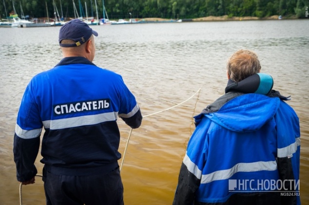 Уснувшего на надувном матрасе туриста унесло в Красноярское море