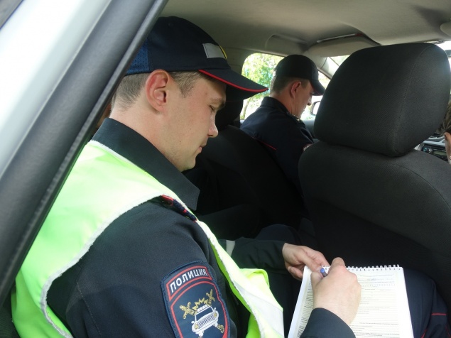 Автоинспекторы снова смогут проверять водителей на любом участке дороги