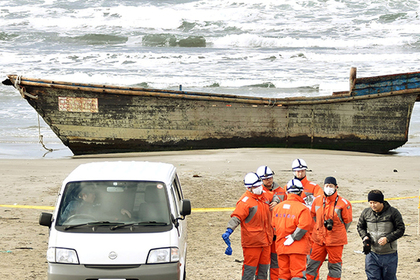 К берегам Японии приплыла лодка с трупами