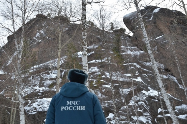 Незадачливый турист сорвался со скалы в районе Маны