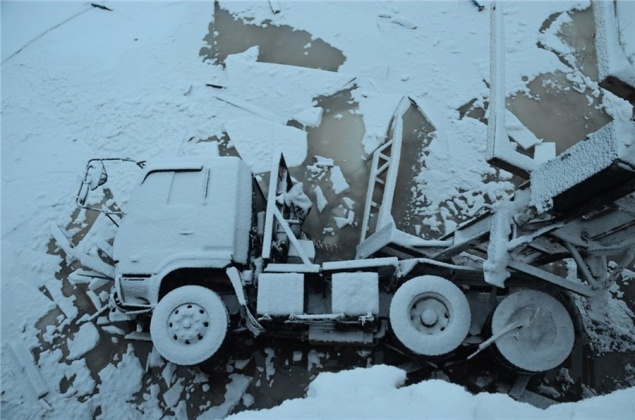 В Енисейском районе с моста рухнул лесовоз