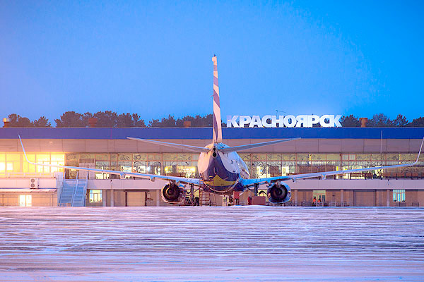 В аэропорту «Емельяново» сократили время бесплатной парковки