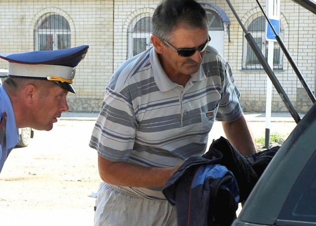 Минтранс хочет получить право останавливать и досматривать автомобили