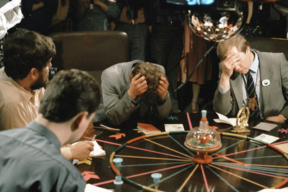 Первый канал оштрафовали на сотни тысяч рублей из-за Цоя на «Что? Где? Когда?»