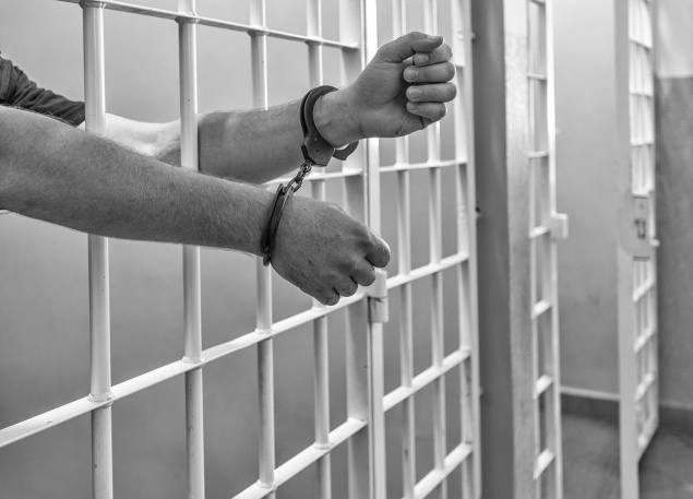В Ачинске сыщиками по горячим следам задержан подозреваемый в совершении кражи из магазина