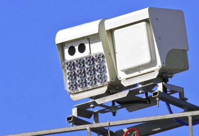 Дорожная камера рядом с временным знаком. Это законно?