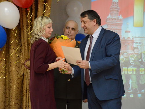 Городские власти поздравили с вековым юбилеем сотрудников военного комиссариата