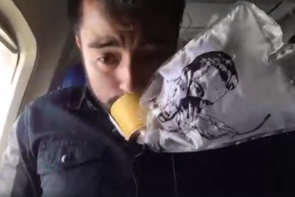Блогер включил прямую трансляцию из терпящего бедствие самолета