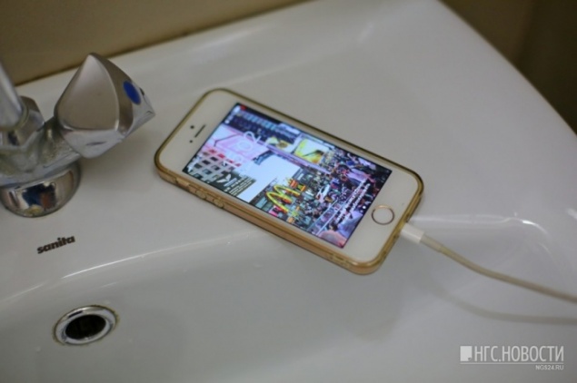 Стали известны подробности гибели девочки в ванне со смартфоном