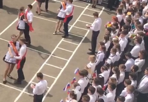 Голубь умер на последнем звонке и был запущен в небо