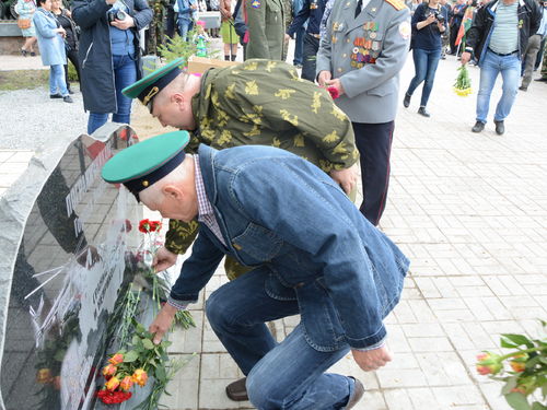 Фоторепортаж: в День пограничника в Ачинске открыли мемориал
