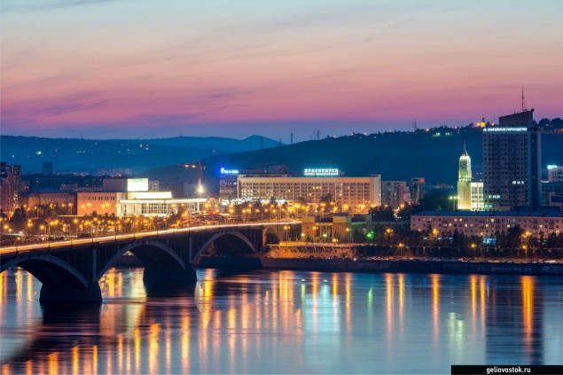 На правобережье Красноярска молодой мужчина сорвался с 23 этажа и погиб