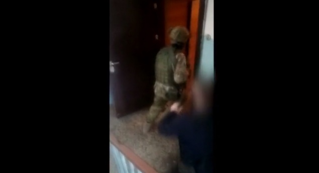 В Красноярске двое граждан Киргизии вербовали террористов: сотрудники ФСБ задержали 11 человек