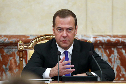 Медведев объяснил повышение пенсионного возраста