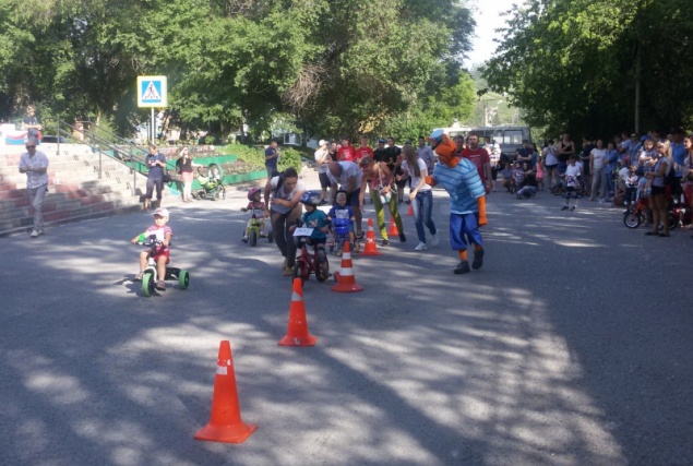 В Ачинске инспекторы ГИБДД приняли участие в беговелогонках